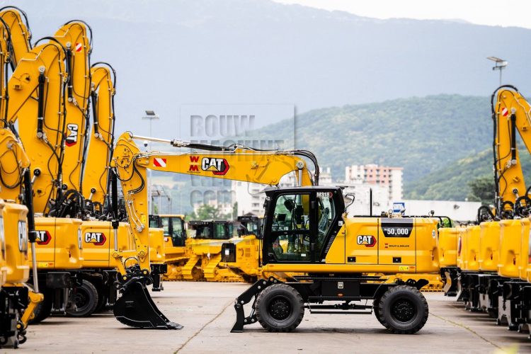 Caterpillar viert de productie van de 50.000e mobiele graafmachine