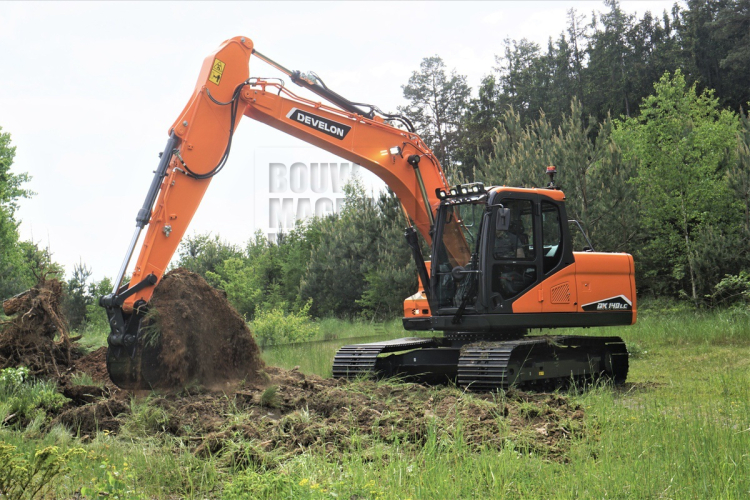 Develon vernieuwt 14 tons rupsgraafmachine