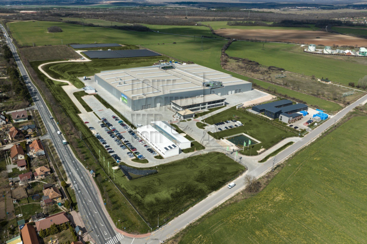 Sennebogen opent nieuwe staalbouwfabriek om aan de vraag te kunnen voldoen