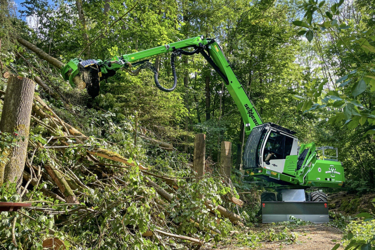 Snel en veilig dood hout verwijderen met Sennebogen