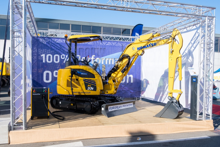 Bia verkoopt de eerste Komatsu elektrische minigraver in Europa