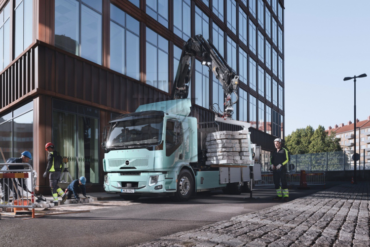 Volvo onthult vernieuwde FL en FE