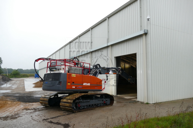 Zwaar gepantserde Atlas gaat munitie opruimen