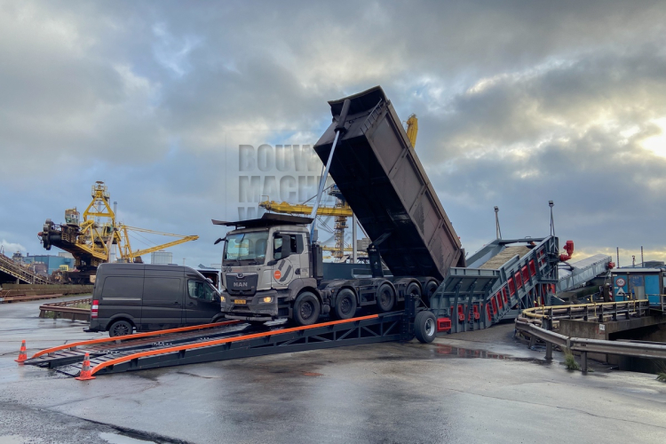 Telestack Titan W800 voor op- en overslagspecialist Lansers Trio