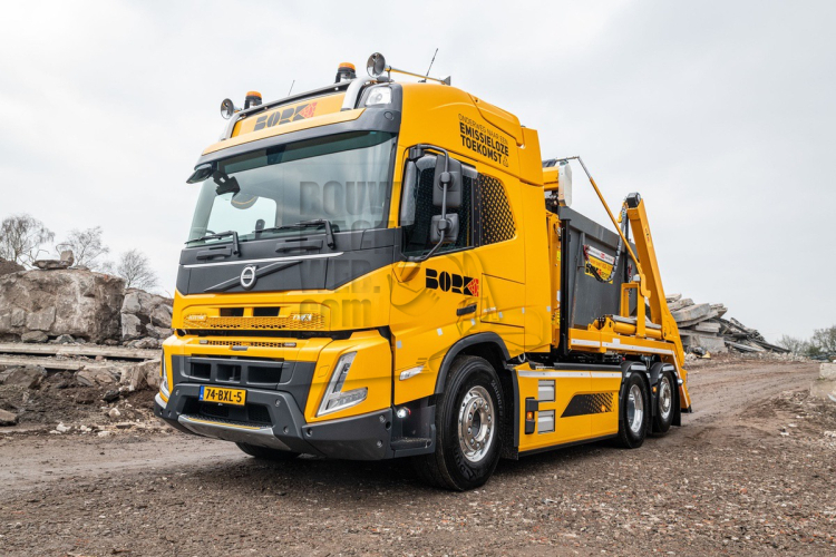 Stoer multifunctionele Volvo FMX Electric trekker-portaalwagen