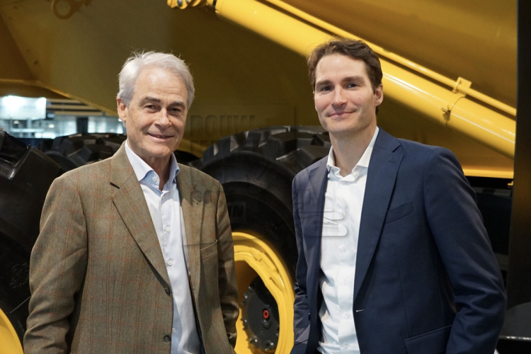 Vincent Bia draagt het stokje over aan zijn zoon