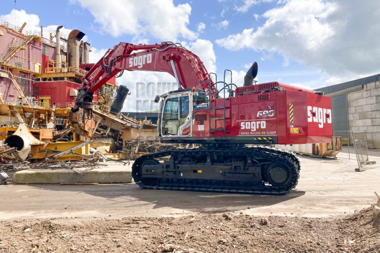 Dikke Hitachi sloopmachine voor Sagro