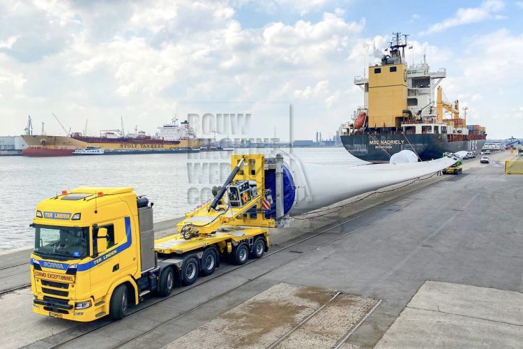 Ter Linden transporteert 80 meter lange rotorbladen met FlexMAX