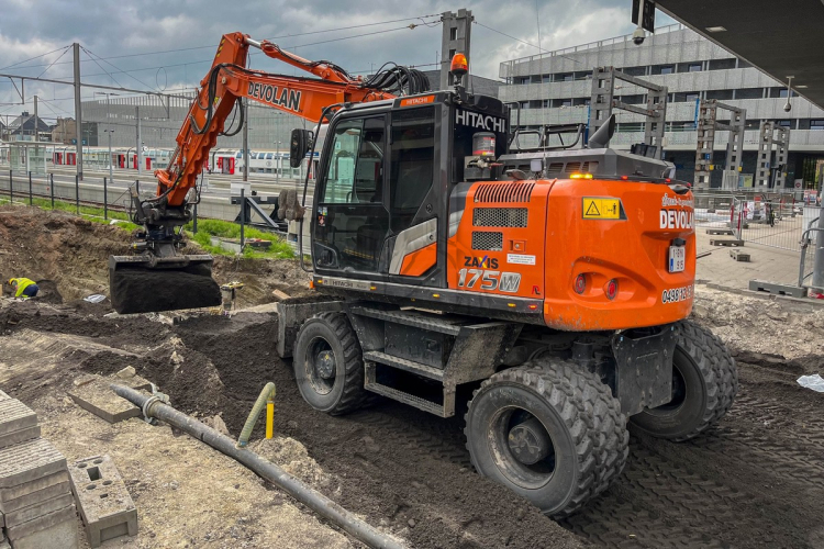 Compact en krachtig, Devolan kiest voor Hitachi ZX175W-7