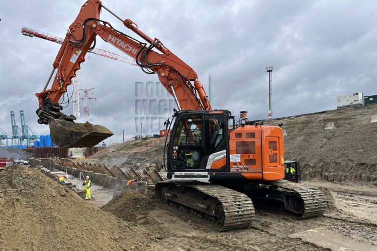 Compacte Hitachi voor De Jaeger