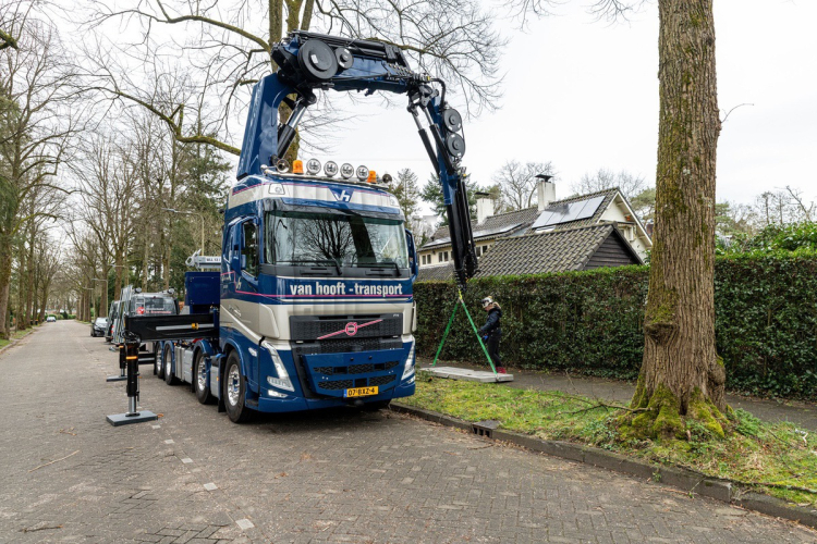 Meid die rijdt: Fabienne van de Pol op slag fan van Volvo
