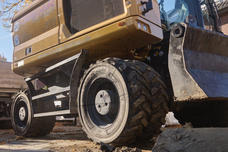 Apollo Tyres breidt het assortiment banden uit voor mobiele graafmachines