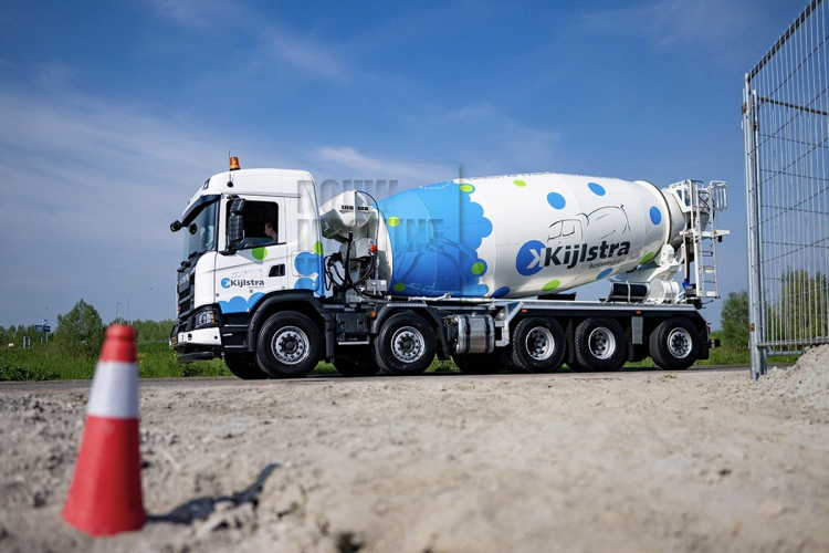 Kijlstra neemt eerst af-fabriek Scania widespread triple in gebruik