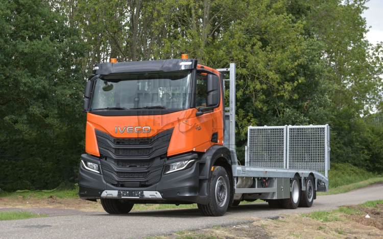 Multifunctionele oprijwagens van Veldhuizen Trucks voor Boels
