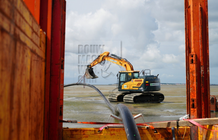 Breed geschoende Hyundai werkt op het wad