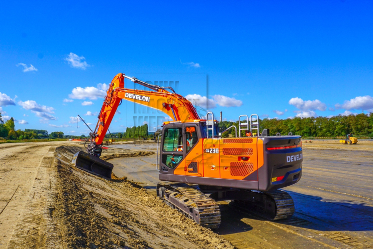 Succesvolle demo van de nieuwe Develon Dash 9-graafmachine