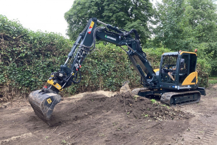 Veelzijdige Hyundai HX85A voor Van der Heijden