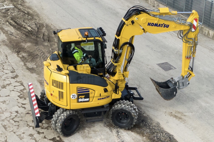 Komatsu introduceert de PW98MR-11 compacte mobiele graafmachine