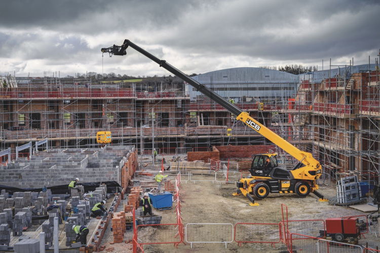 JCB bereikt nieuwe hoogtes