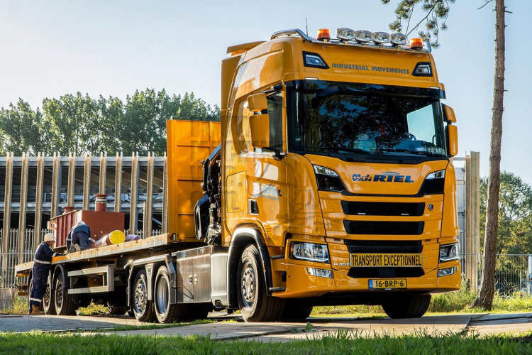 Vijf Scania’s voor M.J. van Riel
