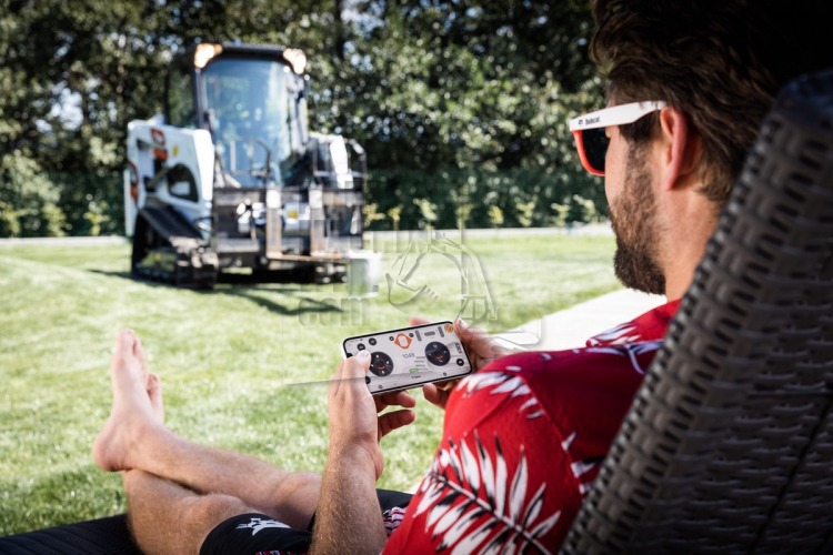 Bedien je Bobcat vanuit je luie stoel