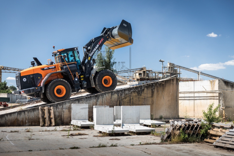 Doosan voegt nog twee wielladers toe aan de DL-7 reeks