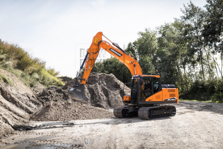 Doosan introduceert drie nieuwe rupsgraafmachines van 14 tot 16 ton