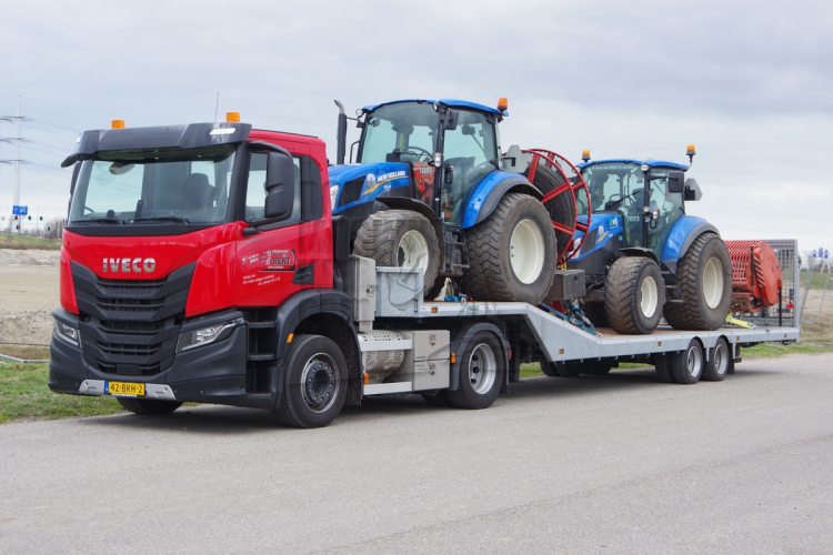 Iveco S-Way Shortturn met knikkende semidieplader