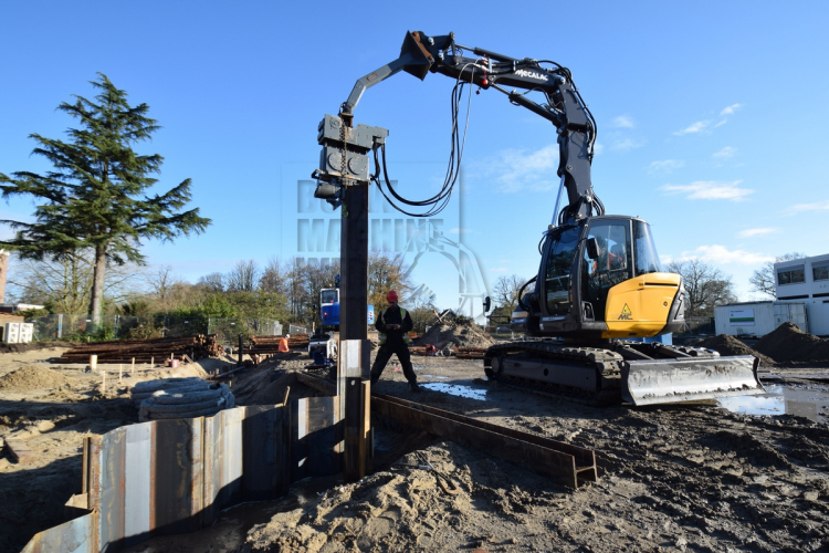 Mecalac 15MC bewijst zich als ultracompacte funderingskraan