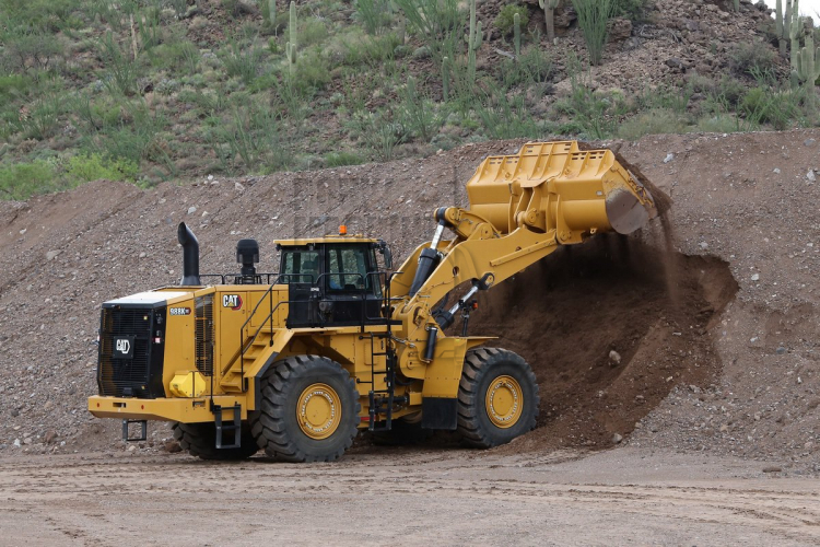 De elektrisch aangedreven Cat 988K XE is sneller en productiever