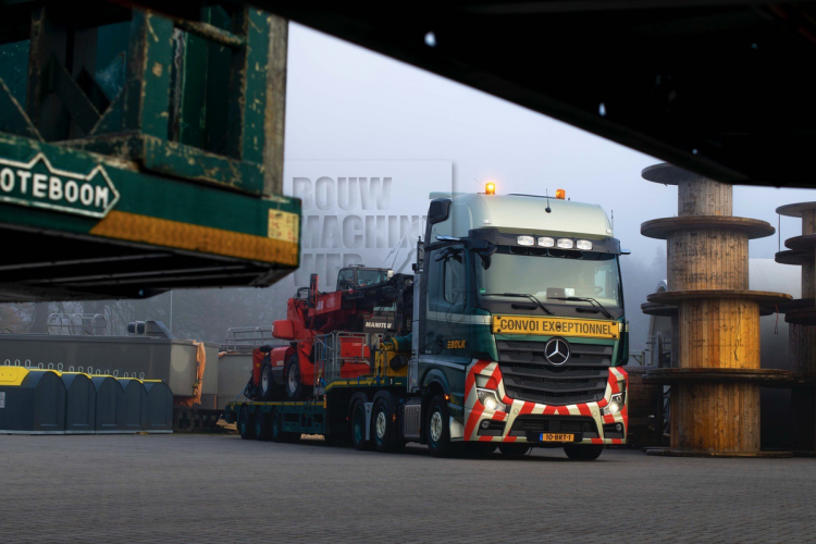 Unieke lage 6x2 Actros-trekker voor Bolk Transport
