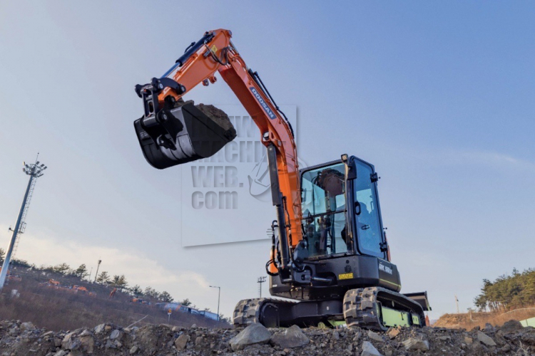 Doosan lanceert nieuwe minigraafmachines DX50Z-7 en DX55R-7