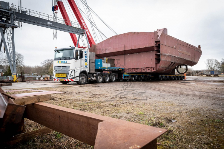 Zwaartransport Volvo FH16 voor Combex Bouwlogistiek