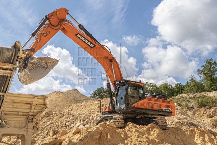 Nieuwe functies/opties op grote Doosan-graafmachines op rupsen