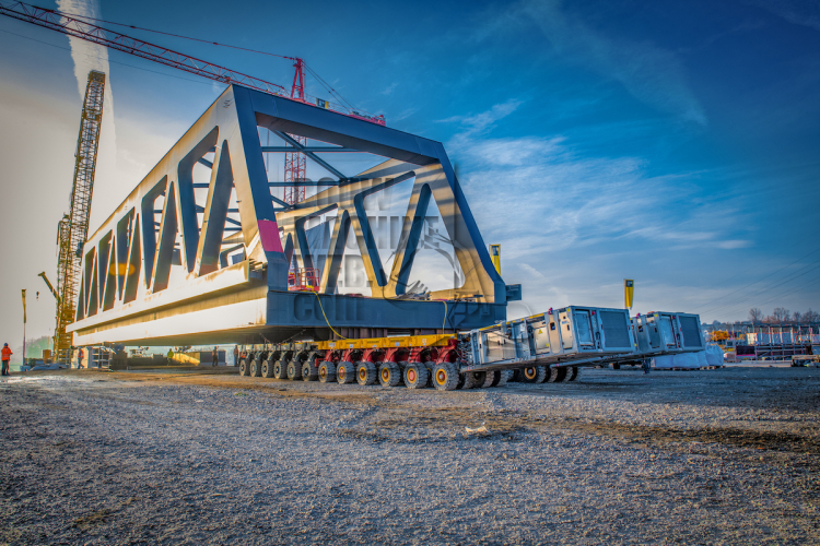 Cometto SPMT met 820 ton op weg
