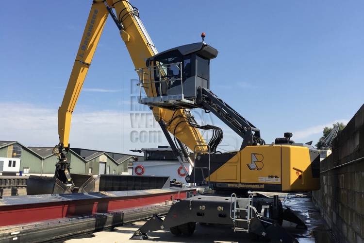 Nieuwe Fuchs MHL350F voor J. Baremans