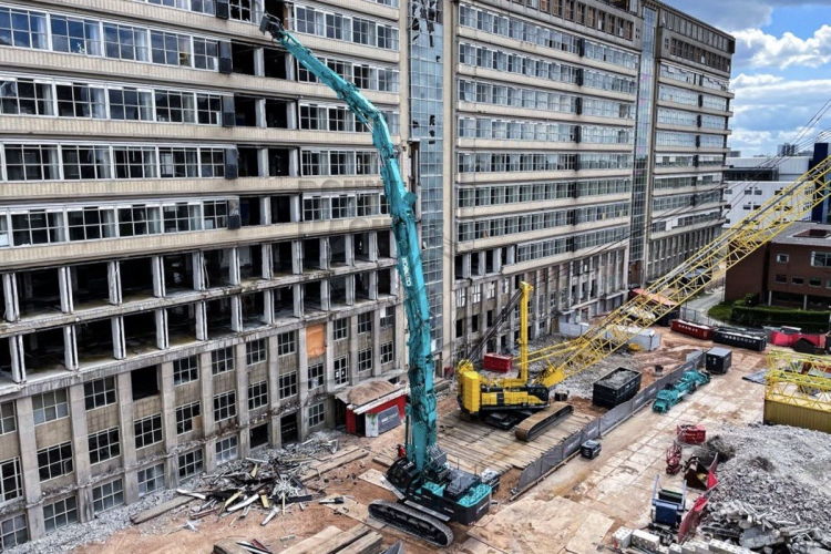 Primeur: Eerste Kobelco SK1300DLC-10E gaat in Europa naar MSO Group