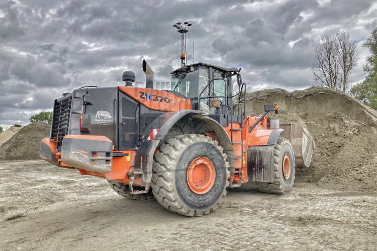 Harthoorn neemt grote Hitachi wiellader in gebruik