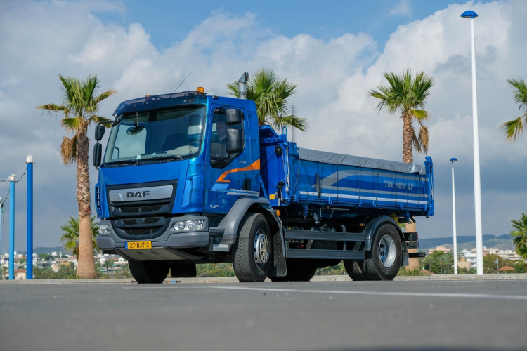 Populaire DAF LF met nieuwe PACCAR PX-motoren en PowerLine transmissies