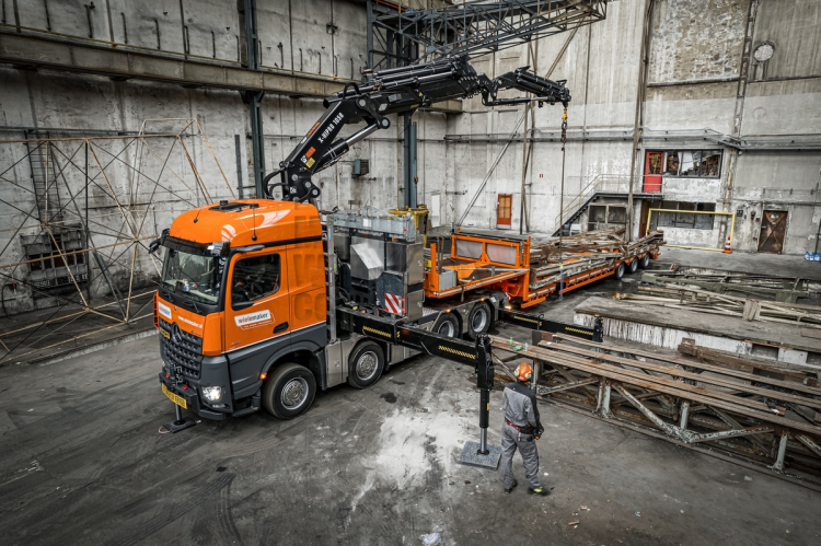 Multifunctionele Mercedes-Benz Arocs 3751 voor Wielemaker Transport