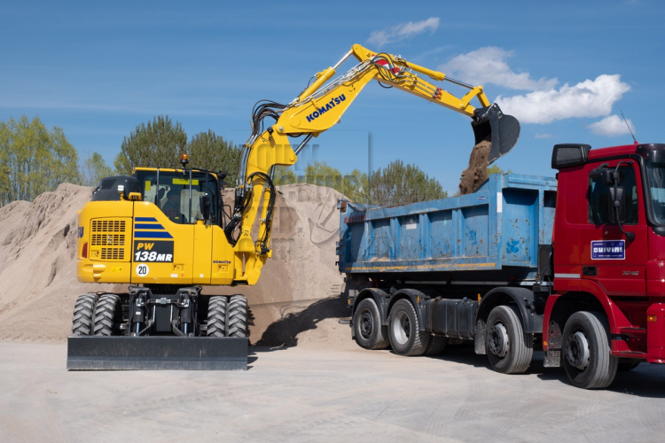 Bauma 2022: Komatsu introduceert de nieuwe PW138MR-11 mobiele graafmachine