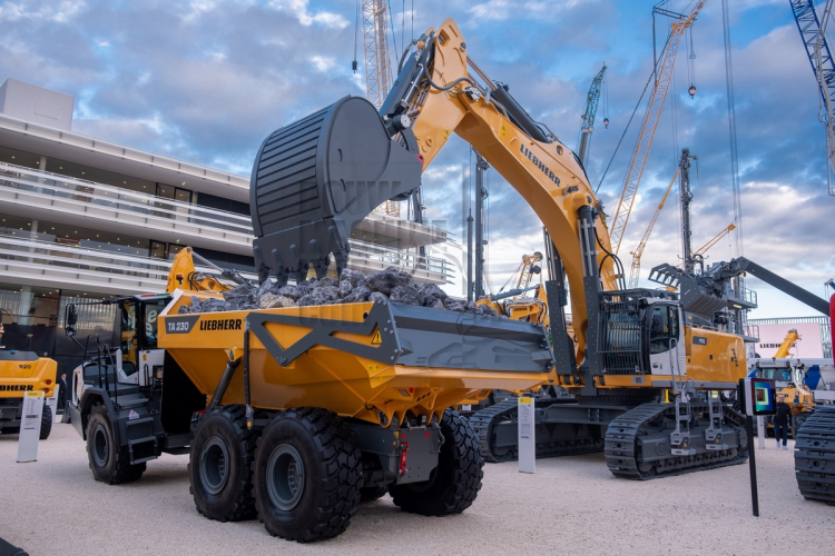 Liebherr neemt de 70 tot 100 tons rupsgraafmachines op de schop