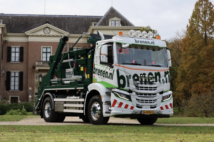 Iveco X-Way voor jarige Luca van Brenen