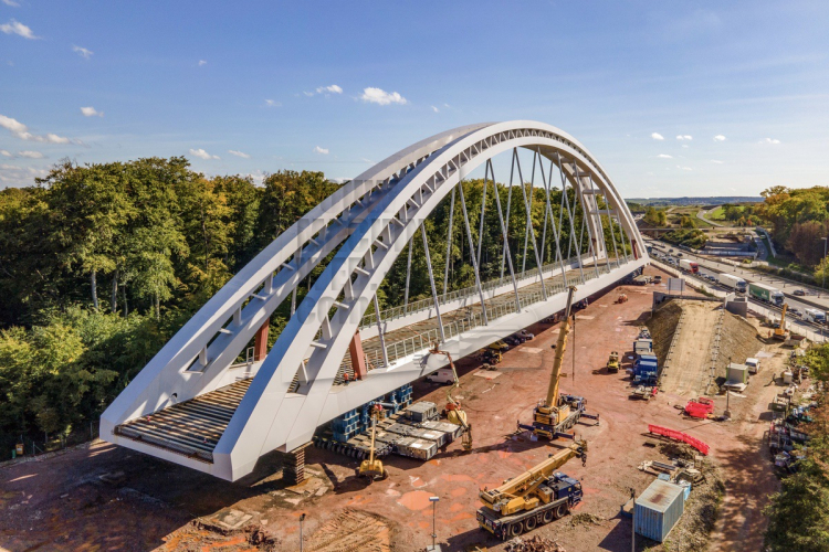 Cometto SPMT's positioneren de brug der superlatieven