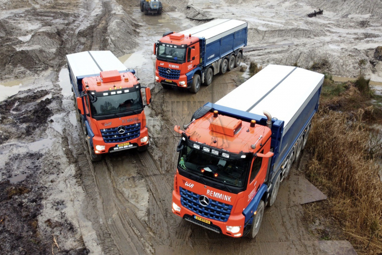 Tweede dikke Benz 10x8 voor Remmink Den Ham