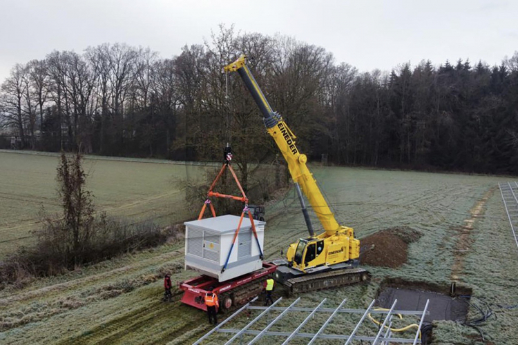 Liebherr LTR1060 rupshijskraan rijdt met last