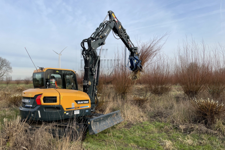 Nieuwe elektrische Hyundai HX85A E voor Van Aalsburg uit Hellouw