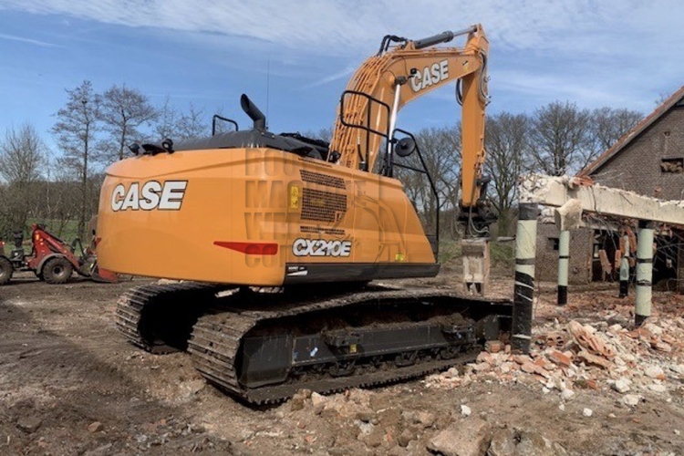 De derde Case CX210 op rij voor Altena