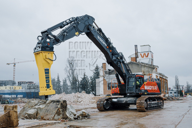Dikke Epiroc sloopuitrustingsstukken voor Magyer